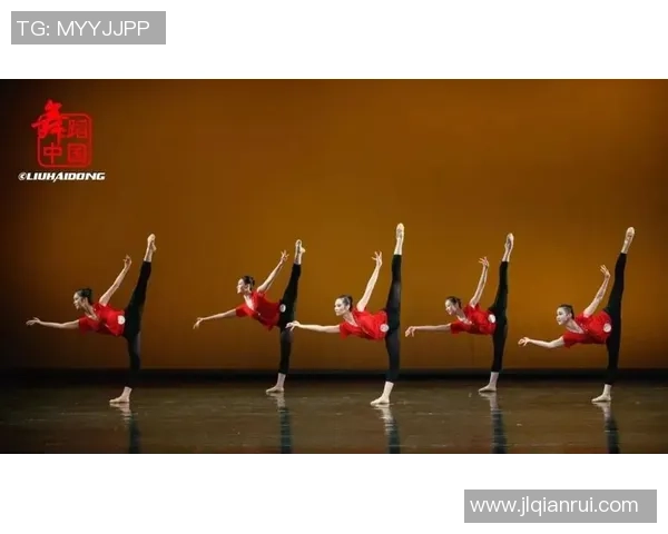 足球明星与中国舞女生的激情碰撞展现多元文化之美