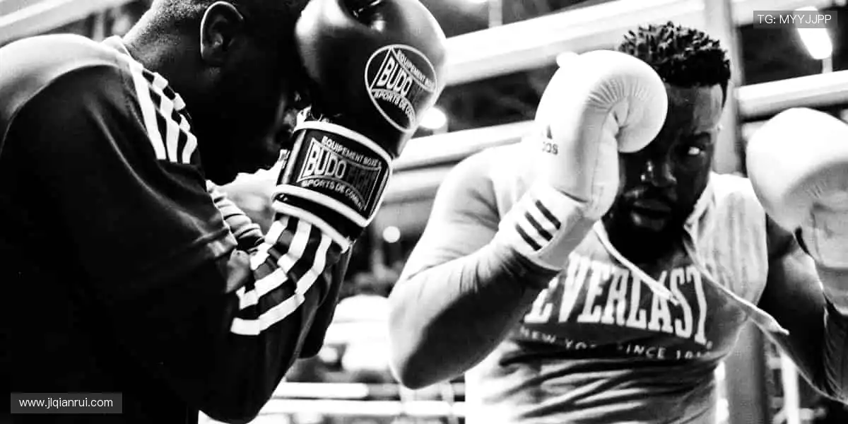 潮流周边，不止于看，更要亲身感受！🎯👕